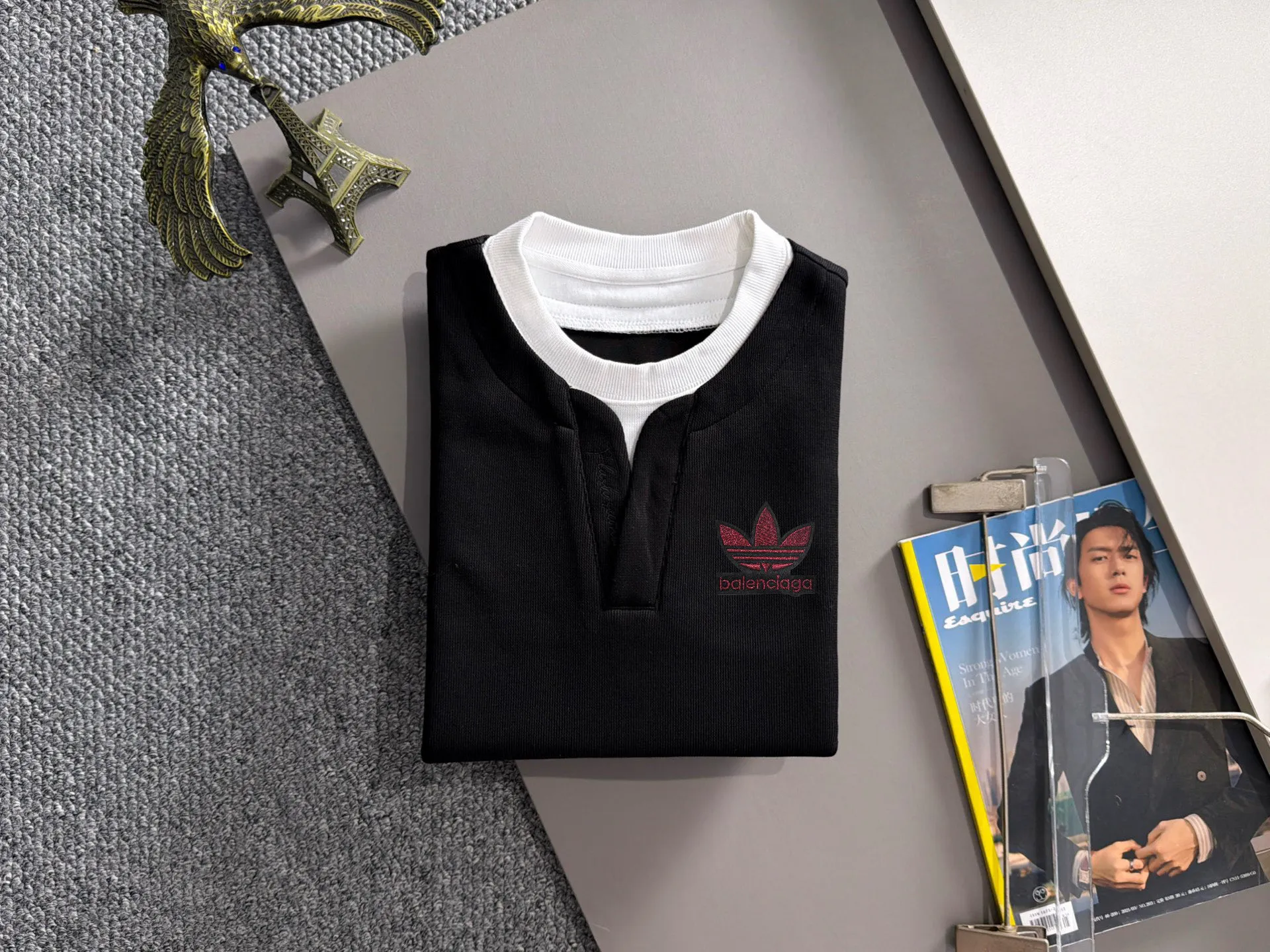 Paris Clover exclusively launches the 2026 autumn and winter New Arrival long-sleeved sweatshirts for men and women. Same Style. Many stars have the same style. Craftsmanship that ordinary small workshops cannot copy. No matter in terms of materials, detail restoration and craftsmanship, we are not afraid of any challenges, just to provide you with wonderful products. Compare the top Original versions at will. No expense is spared just to make it better. Unique imported fabric feel. Purely imported German machine production. Precision operation. Thousands of needles density. A complete set of New Arrival accessories with three standards can be customized simultaneously. Versatile upper body is fashionable, a perfect choice for autumn and winter, and a must-have item. Sizes table: M-4XL (please state your height and weight when placing an order)